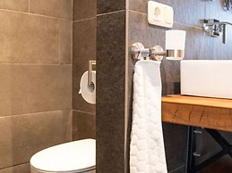 Modern & Garden-view Holiday Home in Alphen