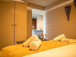 Modern & Garden-view Holiday Home in Alphen