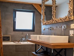 Modern & Garden-view Holiday Home in Alphen