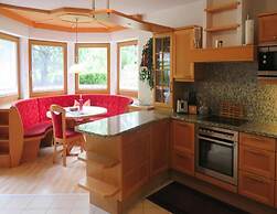 Holiday Home Emberger, Fugen