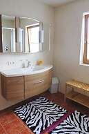 Holiday Home Emberger, Fugen