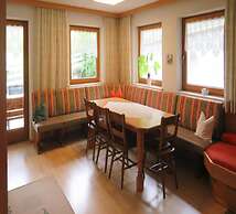 Holiday Home Emberger, Fugen