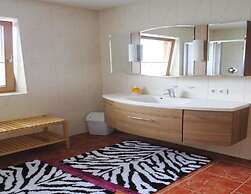 Holiday Home Emberger, Fugen