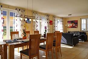 Holiday House Nightingale, Glowe