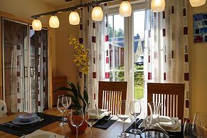 Holiday House Nightingale, Glowe