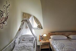 Holiday House Nightingale, Glowe