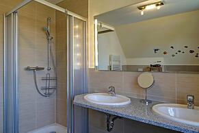 Holiday House Nightingale, Glowe