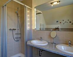 Holiday House Nightingale, Glowe