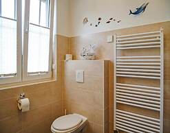 Holiday House Nightingale, Glowe