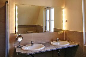Holiday House Nightingale, Glowe