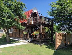 Bungalow in Kolczewo With Parking Space