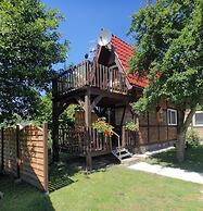 Bungalow in Kolczewo With Parking Space