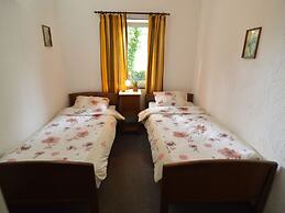 Snug Apartment in Schin op Geul Near Public Pool