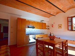 Cosy Agriturismo in Toscana With Outdoor Swimming Pool