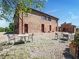 Cosy Agriturismo in Toscana With Outdoor Swimming Pool