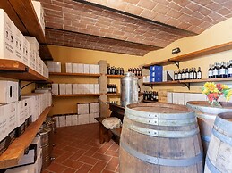 Cosy Agriturismo in Toscana With Outdoor Swimming Pool