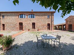 Cosy Agriturismo in Toscana With Outdoor Swimming Pool