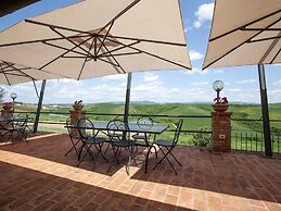 Cosy Agriturismo in Toscana With Outdoor Swimming Pool