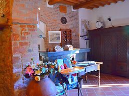 Cosy Agriturismo in Toscana With Outdoor Swimming Pool