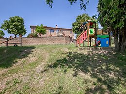 Cosy Agriturismo in Toscana With Outdoor Swimming Pool