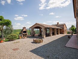 Cosy Agriturismo in Toscana With Outdoor Swimming Pool