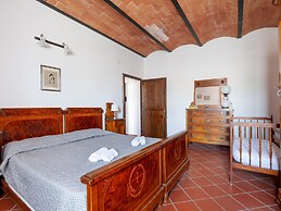 Cosy Agriturismo in Toscana With Outdoor Swimming Pool