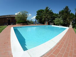 Cosy Agriturismo in Toscana With Outdoor Swimming Pool