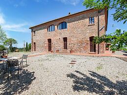 Cosy Agriturismo in Toscana With Outdoor Swimming Pool