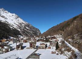Modern Chalet in Saas-balen With Garden