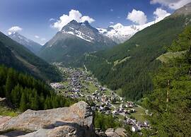 Modern Chalet in Saas-balen With Garden
