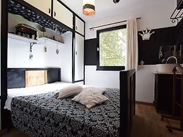 Lively Holiday Home With Garden, Barbecue, Garden Furniture