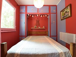 Lively Holiday Home With Garden, Barbecue, Garden Furniture