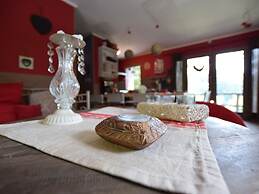 Lively Holiday Home With Garden, Barbecue, Garden Furniture