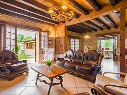 Chic Holiday Home in Siorac-en-perigord With