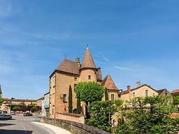Chic Holiday Home in Siorac-en-perigord With