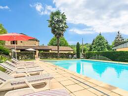 Chic Holiday Home in Siorac-en-perigord With
