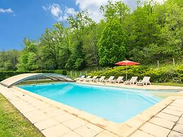 Chic Holiday Home in Siorac-en-perigord With