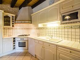 Chic Holiday Home in Siorac-en-perigord With