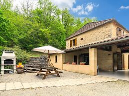 Chic Holiday Home in Siorac-en-perigord With