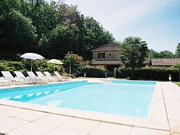 Chic Holiday Home in Siorac-en-perigord With