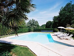 Chic Holiday Home in Siorac-en-perigord With