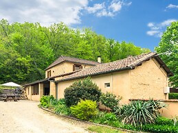 Chic Holiday Home in Siorac-en-perigord With