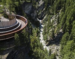 Residence Lahnhof, Laces