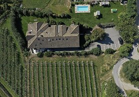 Residence Lahnhof, Laces