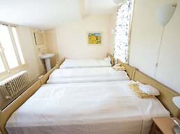 Unique Holiday Home in Saint-honore-les-bains With Garden