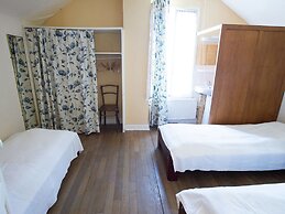 Unique Holiday Home in Saint-honore-les-bains With Garden