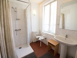 Unique Holiday Home in Saint-honore-les-bains With Garden