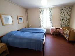Unique Holiday Home in Saint-honore-les-bains With Garden