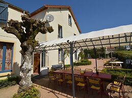 Unique Holiday Home in Saint-honore-les-bains With Garden