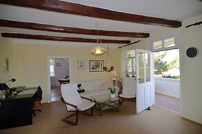 Modern Apartment in a Listed Villa With Beautiful View From Balcony